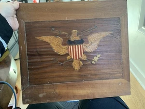 Holzkunst Intarsien patriotisch fliegender Weißkopfseeadler Schildkunst Holzintarsien 14 x 16 - Bild 1 von 24