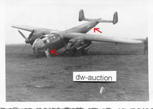Flugzeug Do 217 mit Kennung und Staffelabzeichen nach Landung Kopfstand - Bild 1 von 1