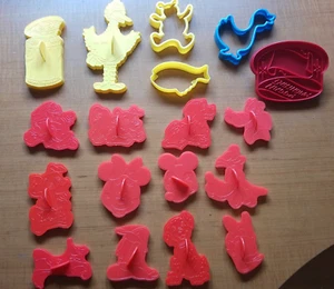 SET 18 Kunststoff Ausstechformen Disney Muppets Happy Birthday Mickey Oscar Big Bir - Bild 1 von 7