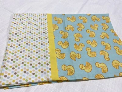 Funda de Almohada de Algodón Hecha a Mano Tamaño Estándar Patos Círculos Azul Amarillo Alta Calidad Foto 1 de 2