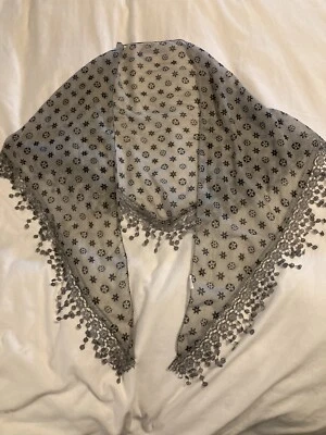 Womans scarf unbranded Italy gray Lace fringed triangular - Image 1 of 4