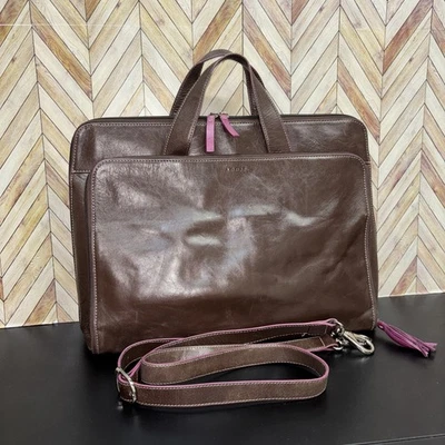 Estojo Lodis Brief alça de ombro ajustável marrom com acabamento rosa. - Imagem 1 de 4