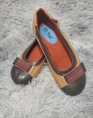 Sapatilhas anabela de couro Miz Mooz reimaginadas Mary Jane dois tons tamanho 8,5 em excelente estado usado - Imagem 1 de 4