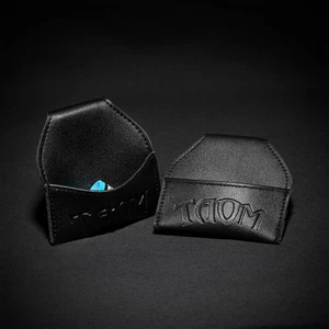 Bolso Taom de cuero negro bordado con emblema de tiza - Imagen 1 de 1