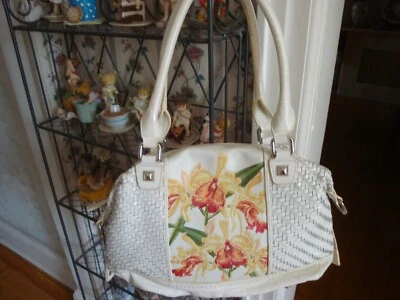 NICE SHARIF SUMMER WHITE WOVEN PATENT LEATHER FLORAL TOP HANDLE SATCHEL - Image 1 of 4