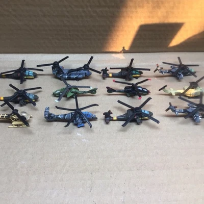 Lote De 12 - Micro Máquinas Helicópteros Militares Foto 1 de 4