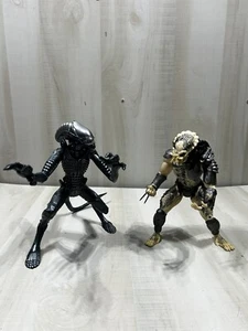 1995 Kenner 20th Century Fox Ultimate Alien Vs Predator 10" Action Figures - Picture 1 of 10