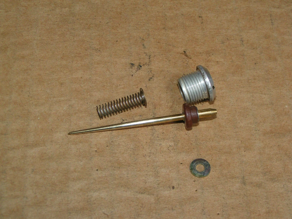 YAMAHA XS850 XS 850 TRIPLE CARB  Hitachi CARBURETOR NEEDLE JET 80-81 ( BRASS ) - Imagem 1 de 1