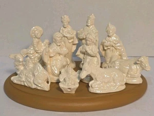 Keramik Krippe 2007 Handarbeit in perlweiß 11 Teile inklusive Sockel - Bild 1 von 12