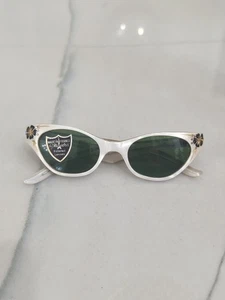 Gafas de sol de colección de los años 50 ojo de gato blancas con estrás Francia verde francés tintado - Imagen 1 de 9