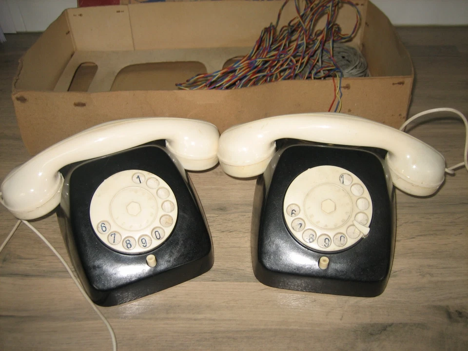 Ancien Jouet Téléphone Communicant Vintage - Photo 1/4