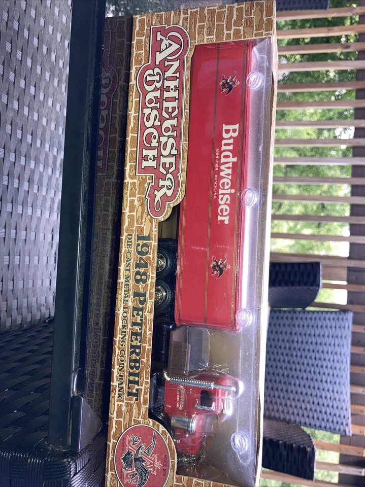 Ertl Collectibles 百威 1948 Peterbilt 压铸金属锁定硬币银行半 — 第 1/4 张图片
