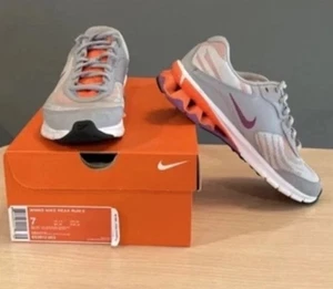 Nike Reax Run 10 para mujer talla 7 usadas una vez gris púrpura naranja - Imagen 1 de 7