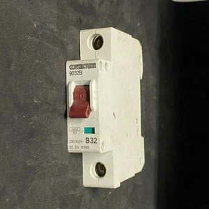 CONTACTUM TYP B MCBs + RCDs + HAUPTSCHALTER ALLE VERSCHIEDENEN BEREICHE UND MODELLNUMMERN - Bild 1 von 12