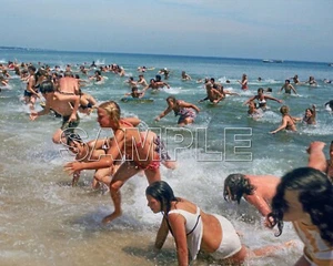 ¡¡¡Foto JAWS 8X10 12 TIBURONES!!! ¡Pánico en la playa! - Imagen 1 de 4