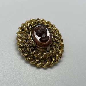 Cameo Pin brooches vintage Gold Tone Not Signed - Picture 1 of 15