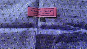 Bufanda de corbata para el cabello Vineyard Vines púrpura claro palmeras 100 % seda cinturón - Imagen 1 de 5