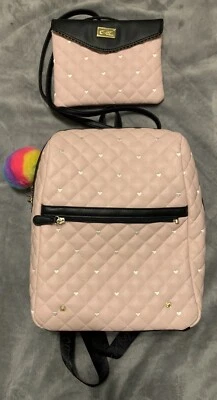 Mochila y bolso bandolera desmontable Betsey Johnson color melocotón acolchado corazón Foto 1 de 4