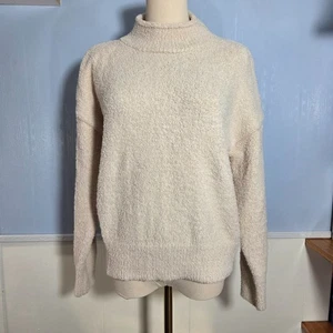 Sincerely Jules Medium Off White Light Cream Light Fuzzy Herbst Pullover - Bild 1 von 9