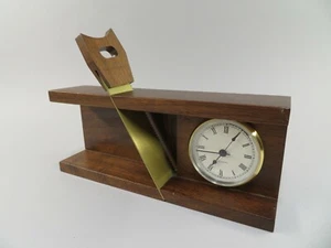 Caja de sierra de mano decorativa con inserto de reloj de cuarzo Primex - Imagen 1 de 7
