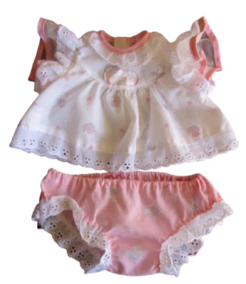 SBRODOLINA VESTITO VESTITINO BAMBOLA ACCESSORI SCAMICIATO BAMBOLINA DOLLS STOFFA - Immagine 1 di 2