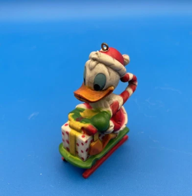 Estatuilla de Navidad vintage Disney Pato Donald Pato Paseo en Trineo Papá Noel adorno Foto 1 de 4