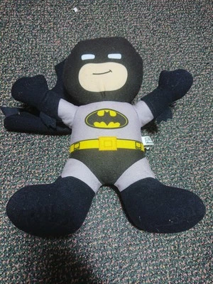 Muñeca de peluche Batman DC Super Friends Toy Factory de 9" Batman DC Comics Foto 1 de 4