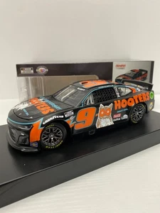 NASCAR 2023 CHASE ELLIOTT #9 40TH ANNIVERSARY HOOTERS NIGHT OWL 1/24 CAR - Picture 1 of 3
