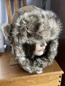 CAPPELLO CACCIATORE PELLICCIA SINTETICA!  FODERA TRAPUNTATA. Corona vintage marrone taglia unica usata in ottime condizioni - Foto 1 di 8
