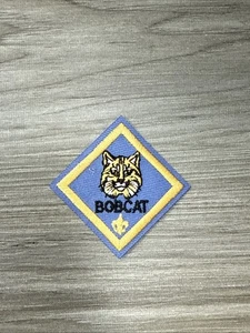 Boy Scout Cub Scout Activity BOBCAT PATCH NEW Old Stock Blue Gold Iron On Patch - Picture 1 of 2