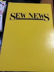 1990 Sew News The Fashion Magazine Ganzes Jahr der Bücher in gelber Plastikmappe - Bild 1 von 6