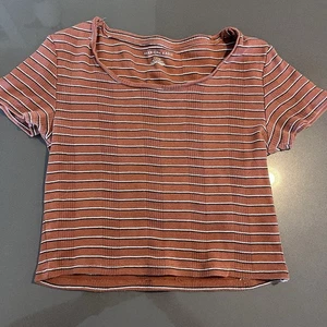 American Eagle Women’s Rust Brown Striped Short Sleeve Cropped Top Sz Small - Picture 1 of 7