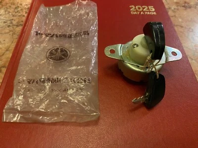 INTERRUPTOR MONTADO FARO YAMAHA YA5 YA6 YDS1 YDS2 135-82506-00 Foto 1 de 4