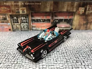 Hot Wheels Batmobile 1966 1/64 Scale Batman & Robin Corgi Repro figures - Picture 1 of 11