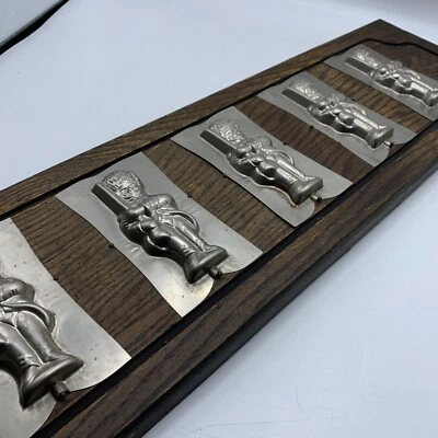 Molde de caramelo vintage arte soldados, montado en madera ¡listo para colgar! 32” X 8” Foto 1 de 4