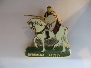 KNIGHT MOUNTED ON WHITE HORSE Pin Nebraska JAYCEES Delegate PIN spear / shield - Picture 1 of 2