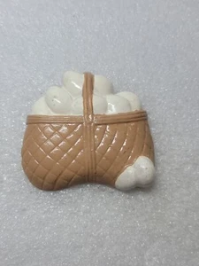 Cesta de huevos de cerámica vintage marrón blanco imán mediano pollos de Pascua - Imagen 1 de 7