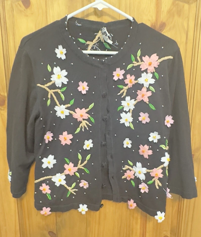 Cardigã Jack B Quick Petites preto enfeitado floral botão aplique com miçangas PM - Imagem 1 de 4