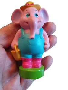 Rentner Bauer Elefant Baby Genie PVC Spielfigur Spielzeug Ersatz Kuchen Topper - Bild 1 von 5