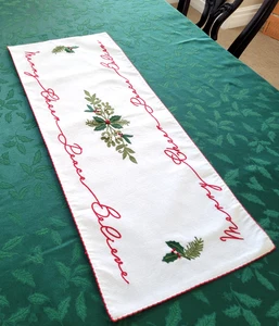 Better Homes & Gardens Winter Botanicals Christmas Mistletoe Table Runner - Picture 1 of 9