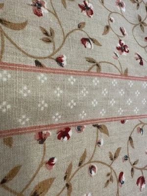 BEIGE PEQUEÑO Rosa Flor Blanco Lunares RAYAS TELA ALGODÓN ESTILO TICTAC EDREDÓN COSER Foto 1 de 4