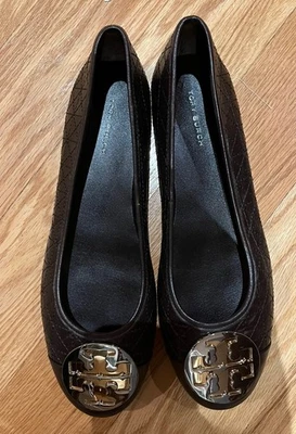 Mocasines planos de ballet Tory Burch TB de cuero marrón con logotipo dorado talla 8 Foto 1 de 4