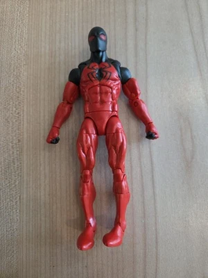 Figura Kaine Spider Escarlata Marvel Legends 2016 usada como se muestra Foto 1 de 3