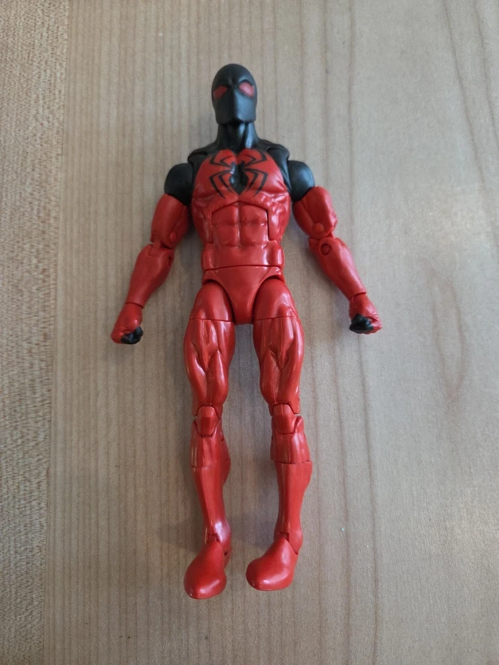 Figura Kaine Spider Escarlata Marvel Legends 2016 usada como se muestra Foto 1 de 3