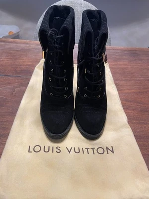 Louis Vuitton Negro Gamuza Botines Tacones Talla 38.5 EU (US 8–8.5) Auténticos Foto 1 de 4