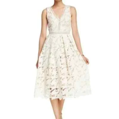 Romeo + Juliet Couture ~ 象牙色蕾丝紧身连衣裙 ~ L 码 ~ 优雅 💝 — 第 1/4 张图片