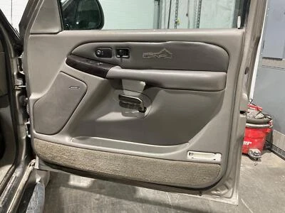 2000 - 2002 GMC Yukon XL 1500 Passenger RH Right Gray Front Door Trim Panel - Изображение 1 из 4