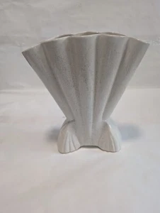 Vtg Brush McCoy Ivory Cream Speckle Fan Vase Art Deco 721 MCM 1950's Clamshell - Picture 1 of 6