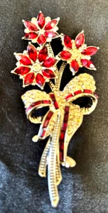 Avon 2013 Poinsettia Flower Brooch Bow Christmas Pin Red Rhinestones Gold Tone - Picture 1 of 7