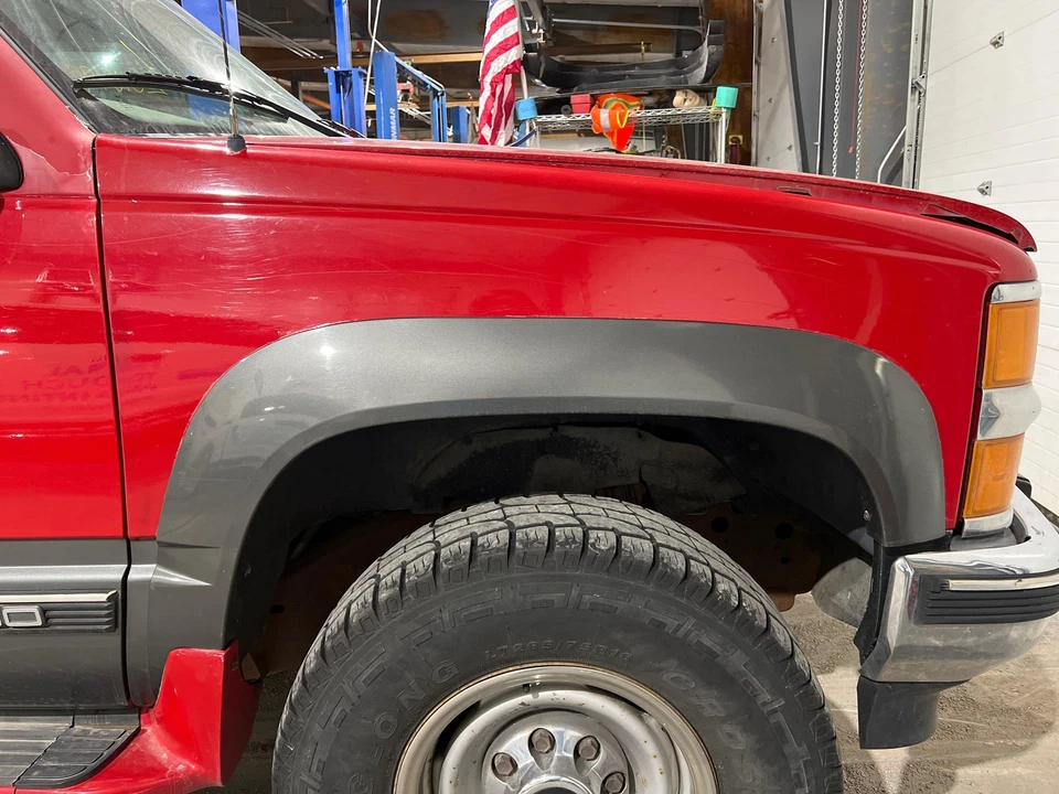 1995 - 1999 Chevy Suburban 2500 Passenger RH Right Victory Red-74U Fender Foto 1 de 4